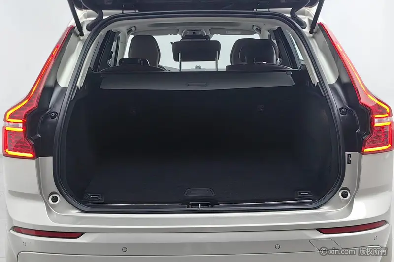 Volvo XC60 T5 полный привод V — фото 18
