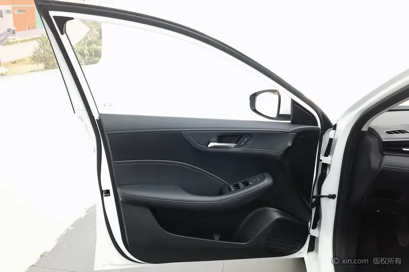 Roewe i5 — фото 16