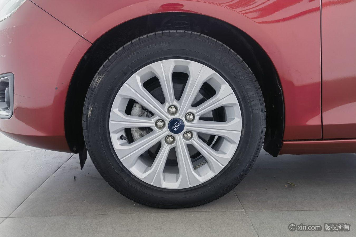 Ford Escort 2015 1.5L MT Fashion