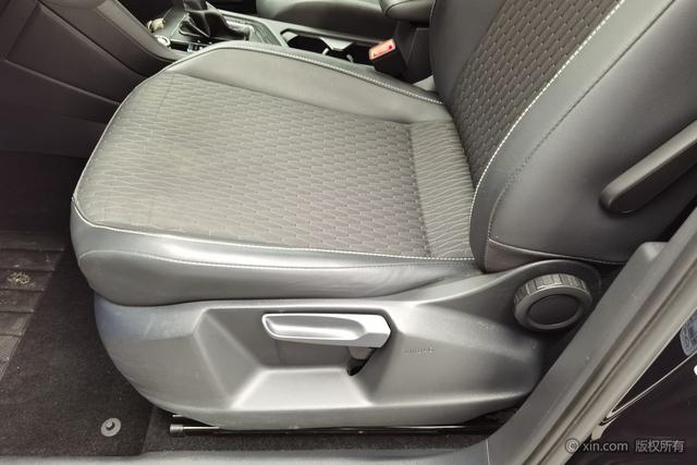 Volkswagen Tiguan L 2019 330 TSI AT 2 WD VI — фото 18