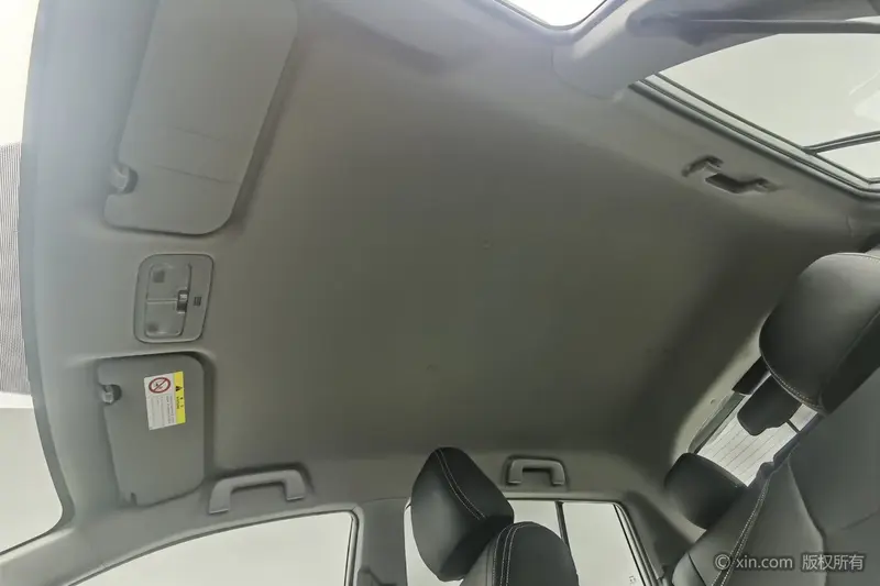 Toyota Yaris L — фото 15