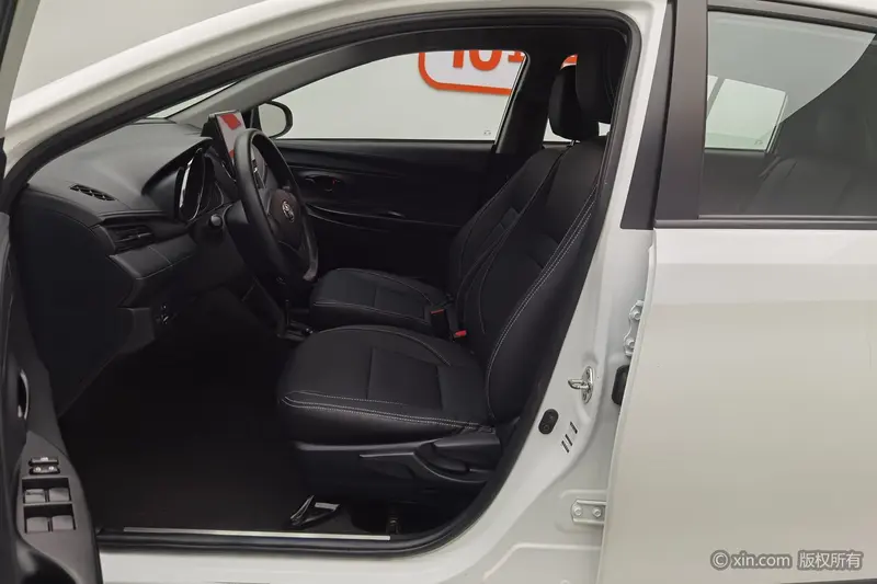 Toyota Yaris L — фото 12