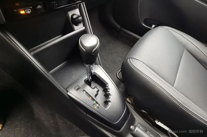 Toyota Yaris L — фото 10