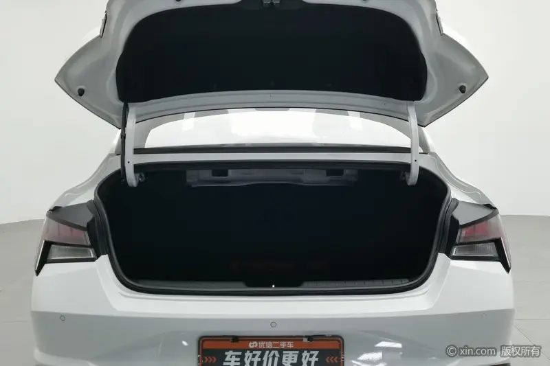 Hyundai Elantra — фото 18