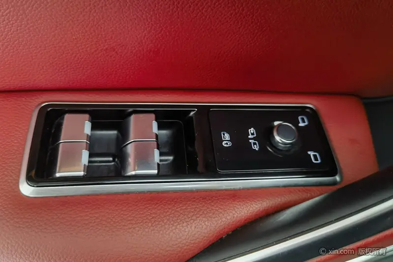 Jaguar F-PACE — фото 18