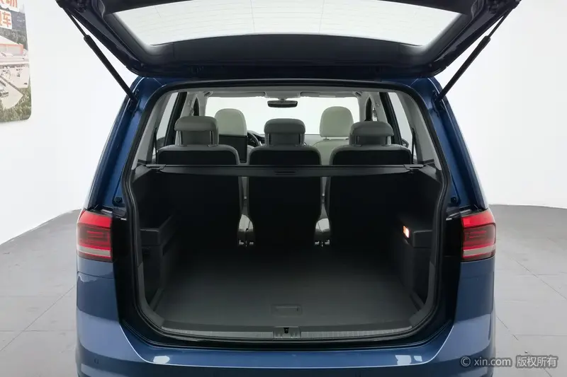 Volkswagen Touran L — фото 18