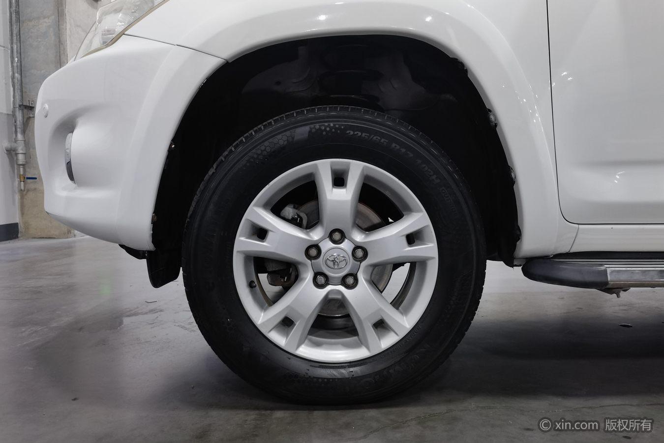 Toyota RAV4 2011 2.0L AT Luxury