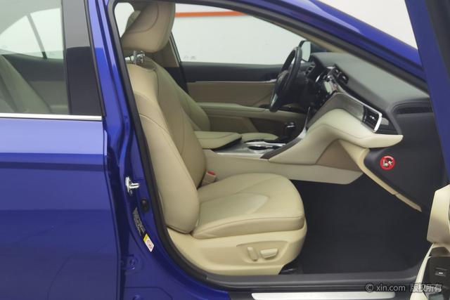 Toyota Camry 2018 2.5 HG — фото 17