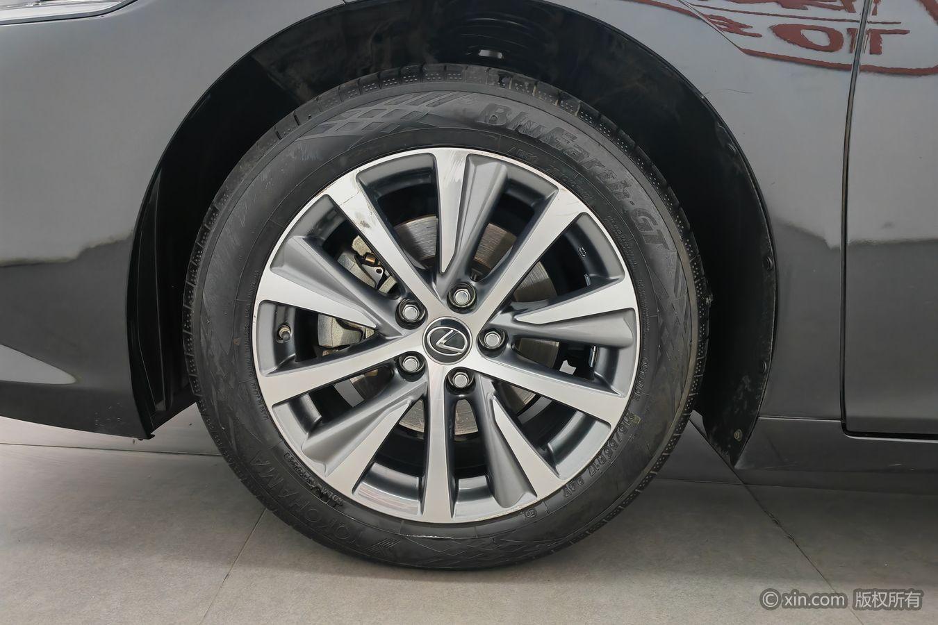 Lexus ES 2020 200 VI