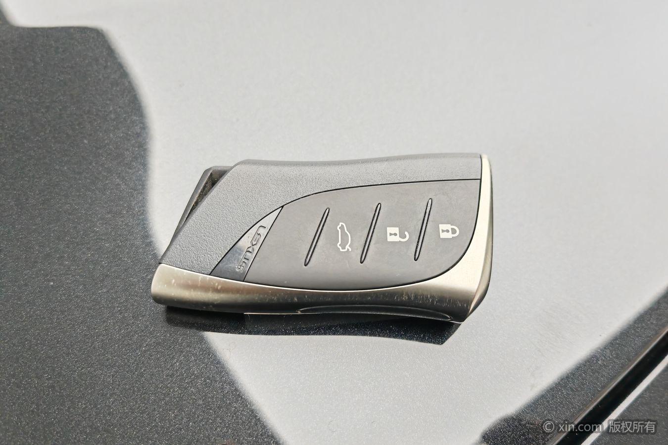 Lexus ES 2020 200 VI