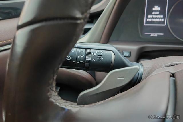 Lexus ES 2020 200 VI — фото 15