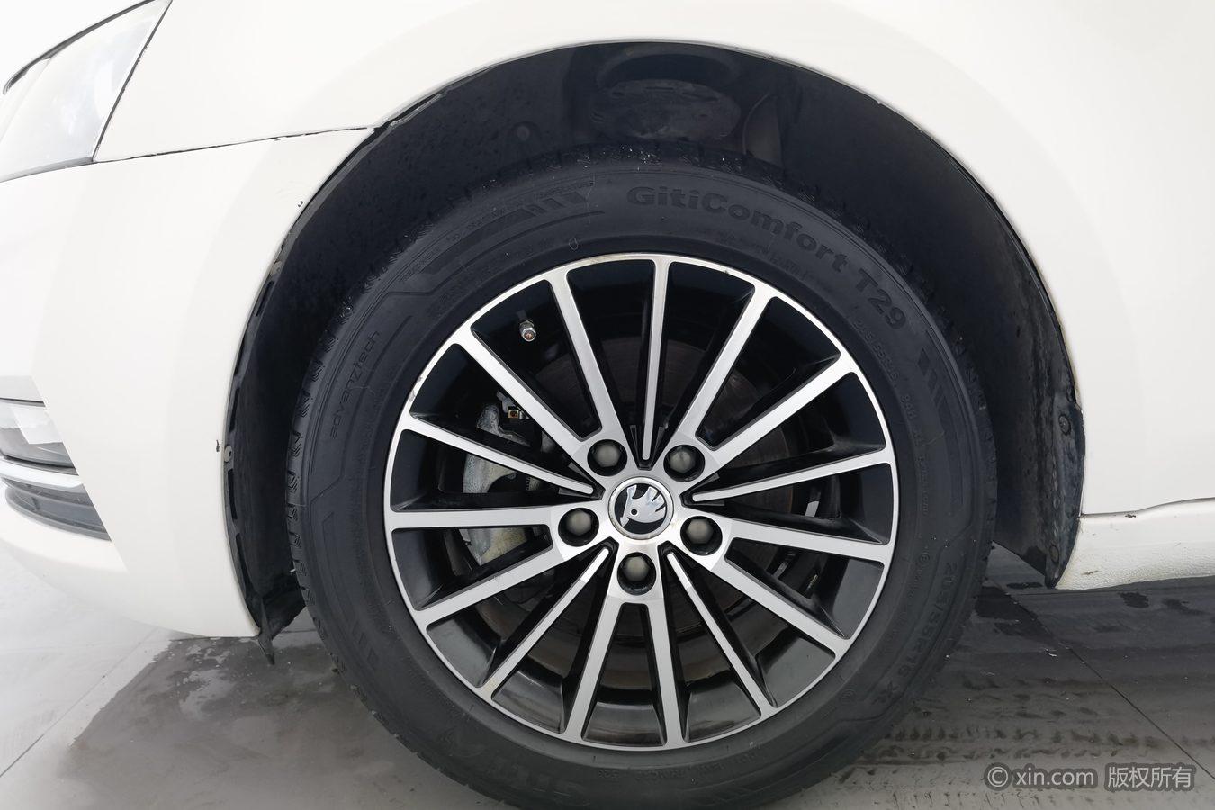 Skoda Octavia 2018 1.6L AT Luxury