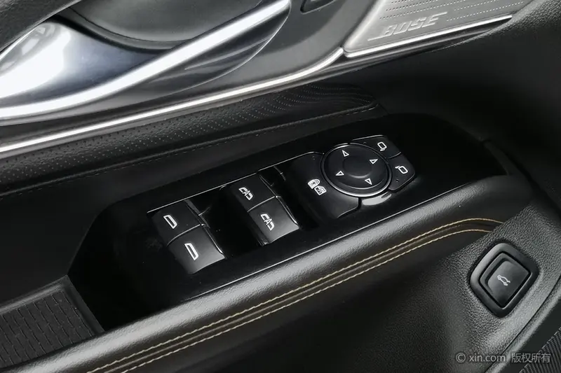 Cadillac CT4 — фото 17