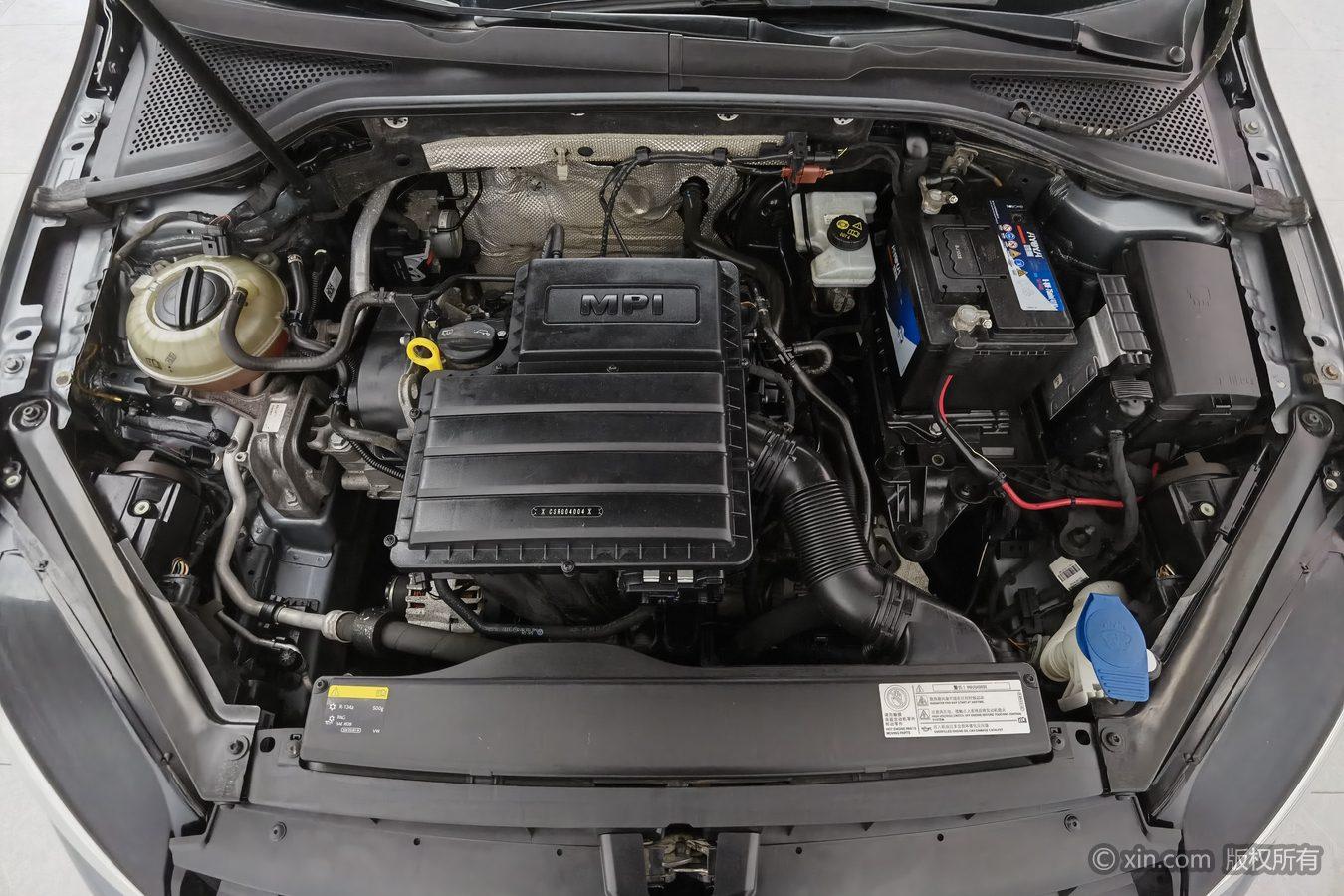 Volkswagen Golf 2014 1.6L MT Fashion
