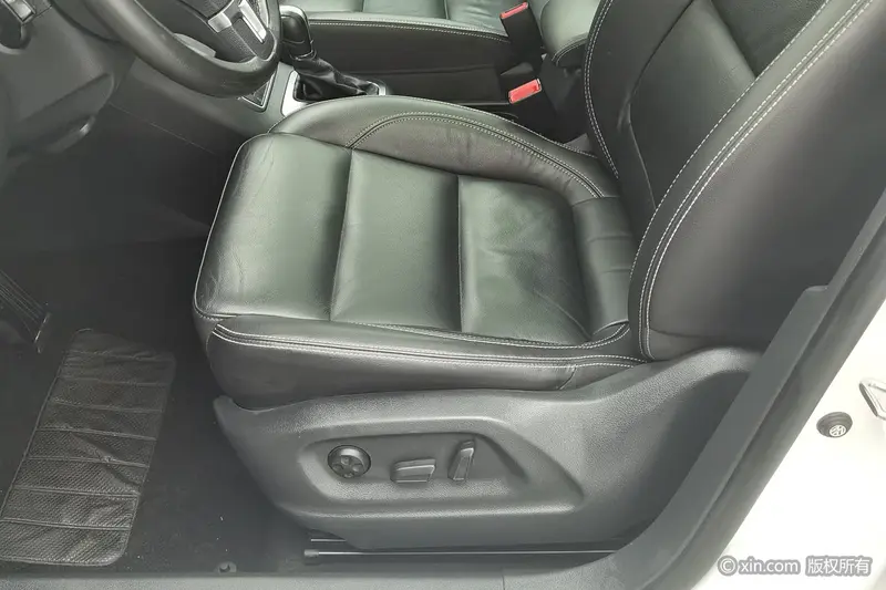 Volkswagen Tiguan — фото 13