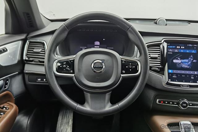 Volvo XC90 — фото 14