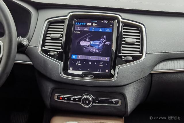 Volvo XC90 — фото 11