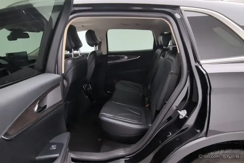 Lincoln Nautilus 2.0 T 4 WD Premium Plus — фото 13