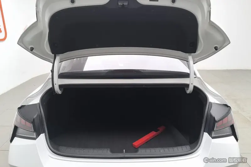 Hyundai Elantra — фото 17