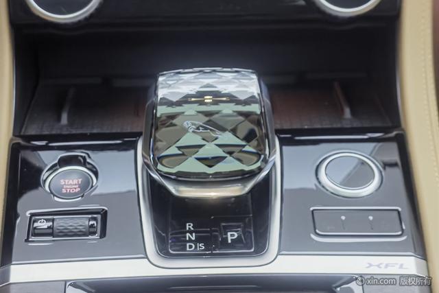 Jaguar XFL 2024 2.0 T P 250 2 WD — фото 14