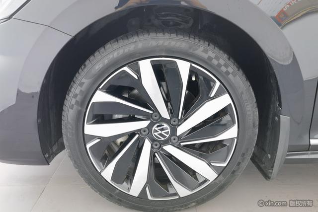 Volkswagen Passat 2022 330 TSI — фото 10
