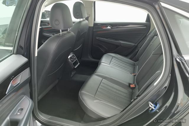 Volkswagen Passat 2022 330 TSI — фото 20