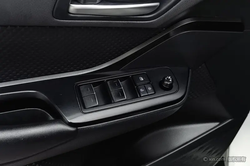 Toyota C-HR 2.0 L Comfort — фото 17
