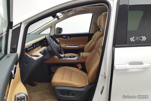 Trumpchi E8 PHEV 2024 2.0 ATK 150km MAX — фото 17