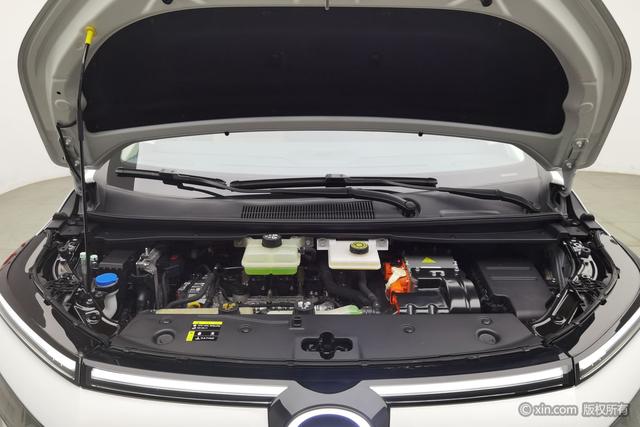 Trumpchi E8 PHEV 2024 2.0 ATK 150km MAX — фото 5