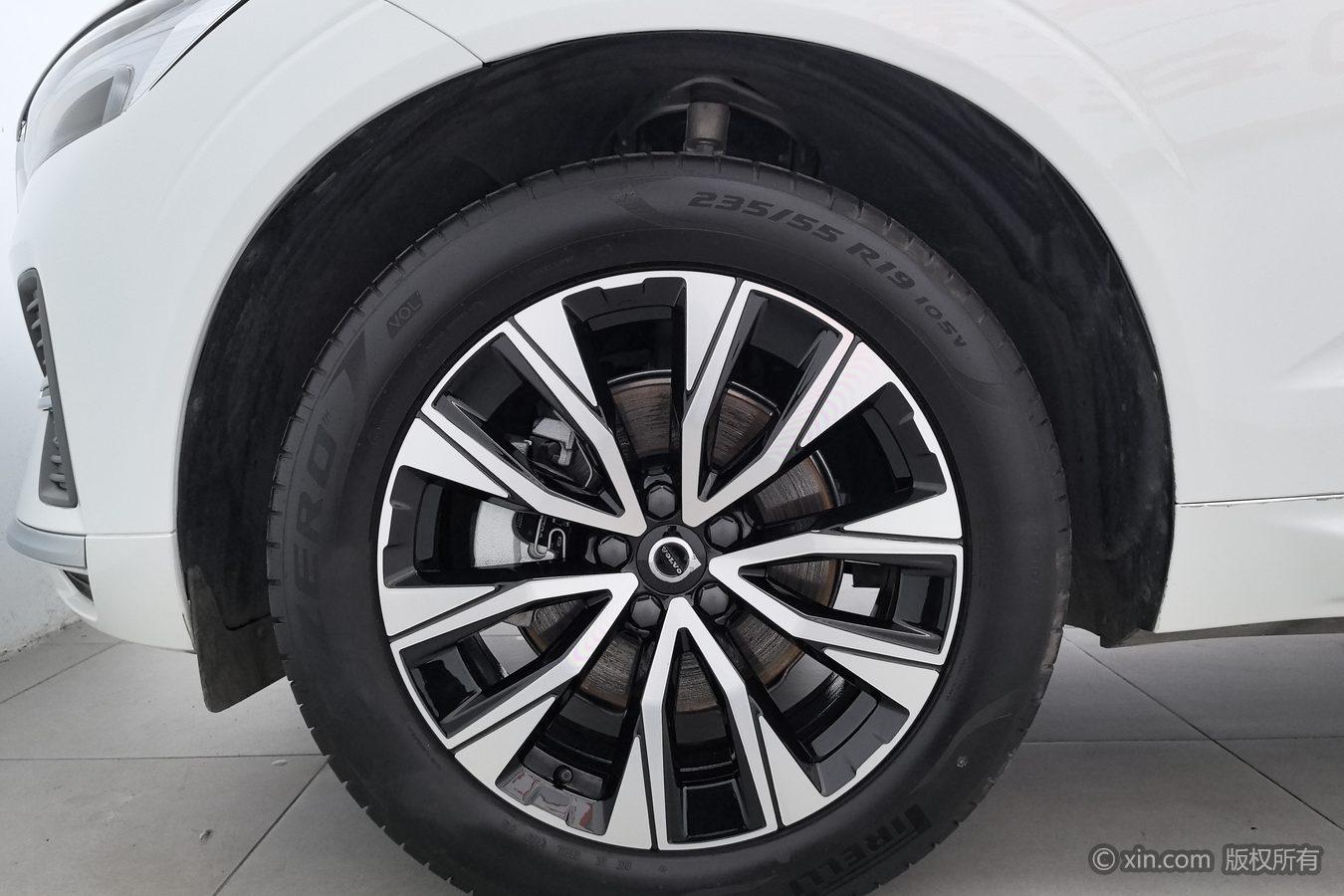 Volvo XC60 2025 B5 Luxury