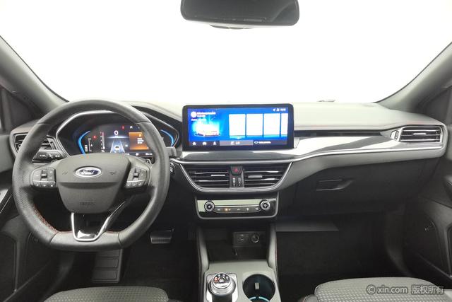 2021 Ford Focus thumbnail 4
