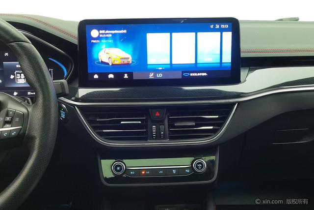 2021 Ford Focus thumbnail 5