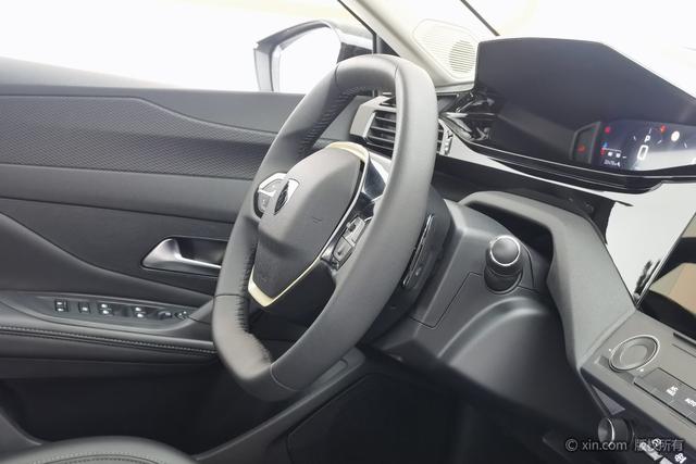 Peugeot 408 X 2023 1.6 T — фото 16