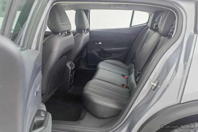 Peugeot 408 X 2023 1.6 T — фото 19