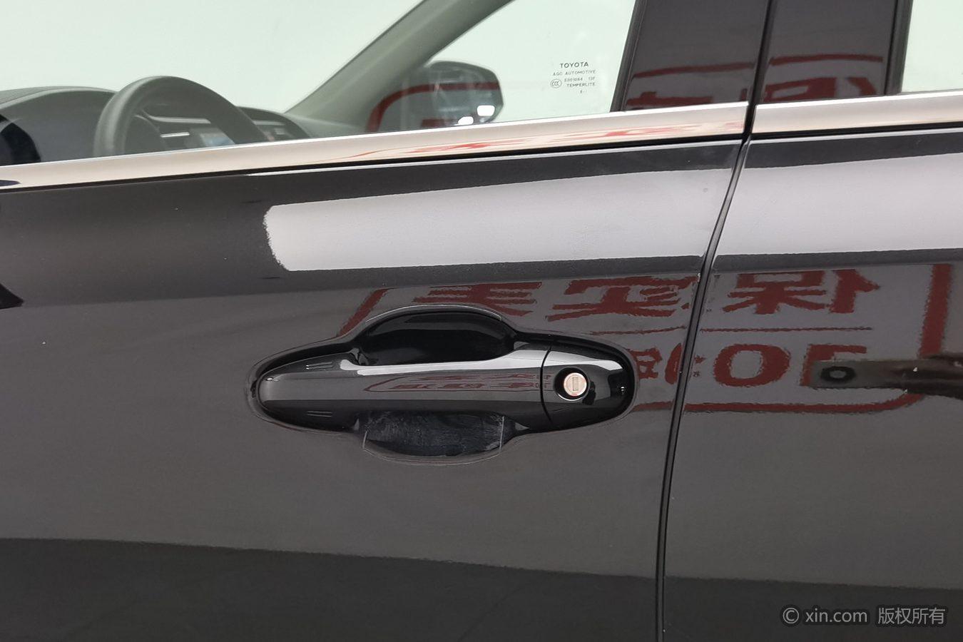 Toyota Highlander 2018 2.0T Luxury 7 мест V