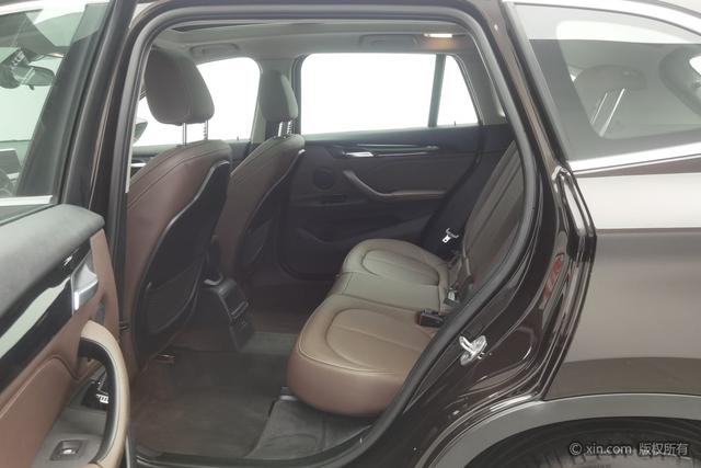 BMW X1 2020 s Drive 20 Li — фото 20
