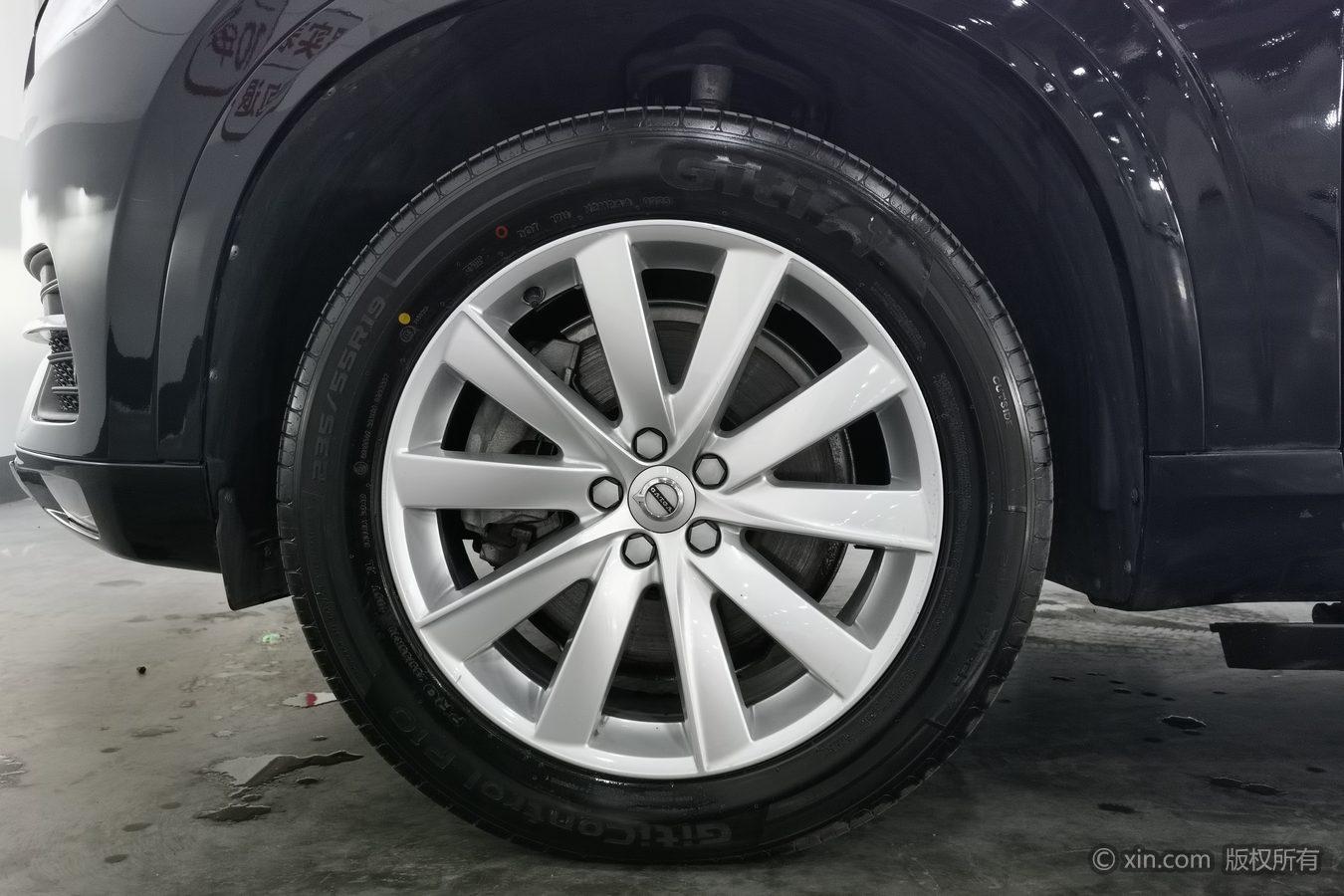 Volvo XC90 2018 T6 5 мест