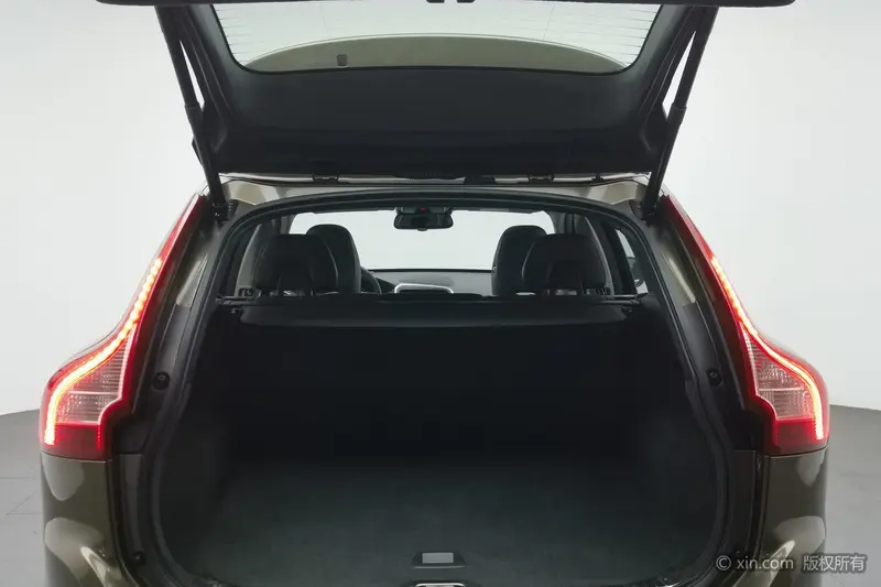 Volvo XC 60 T 5 AWD — фото 18
