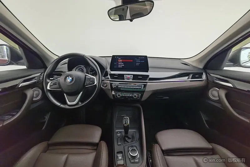 BMW X1 sDrive20Li стиль — фото 8