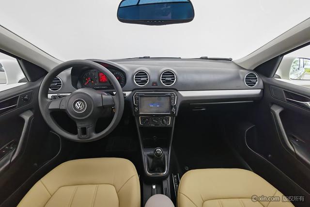 Volkswagen Jetta 2015 1.6 L MTComfort — фото 13
