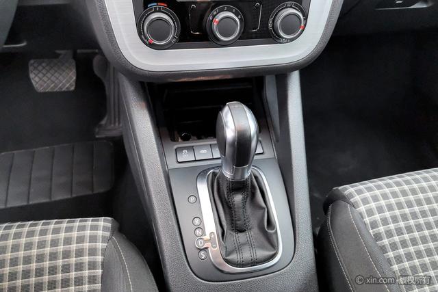 Volkswagen Scirocco 2015 1.4 TSI — фото 15