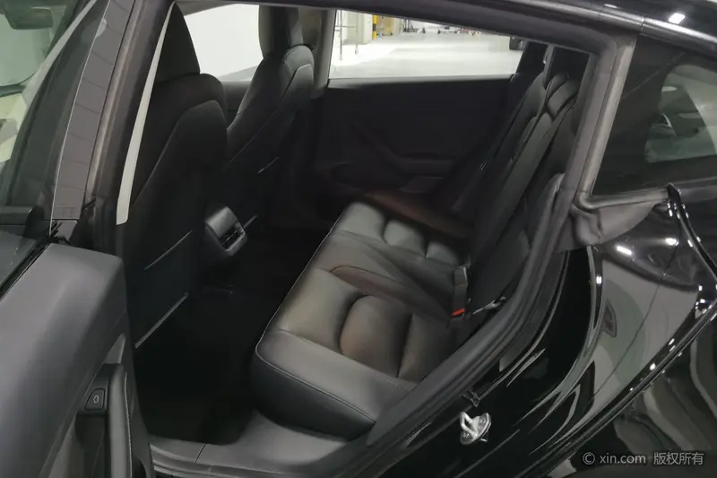 Tesla Model 3 — фото 12