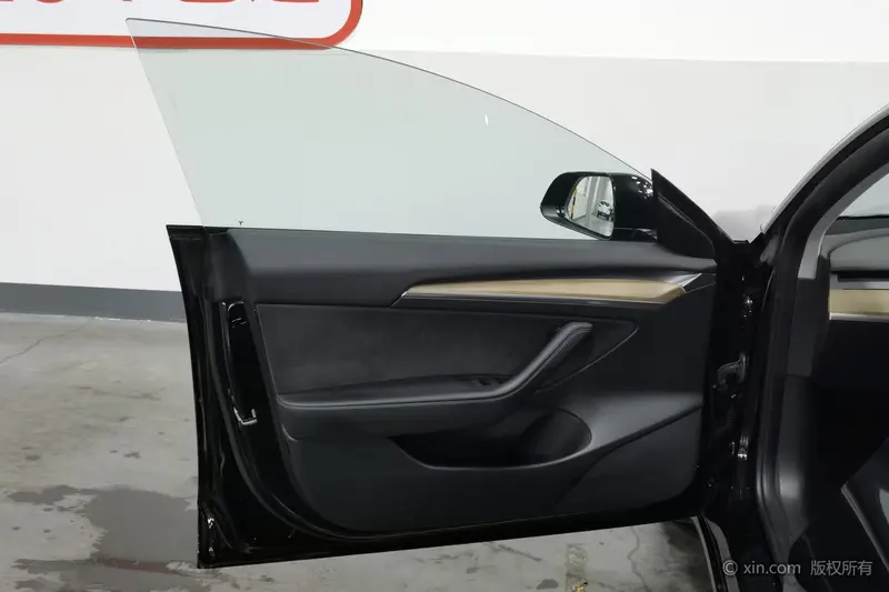 Tesla Model 3 — фото 14
