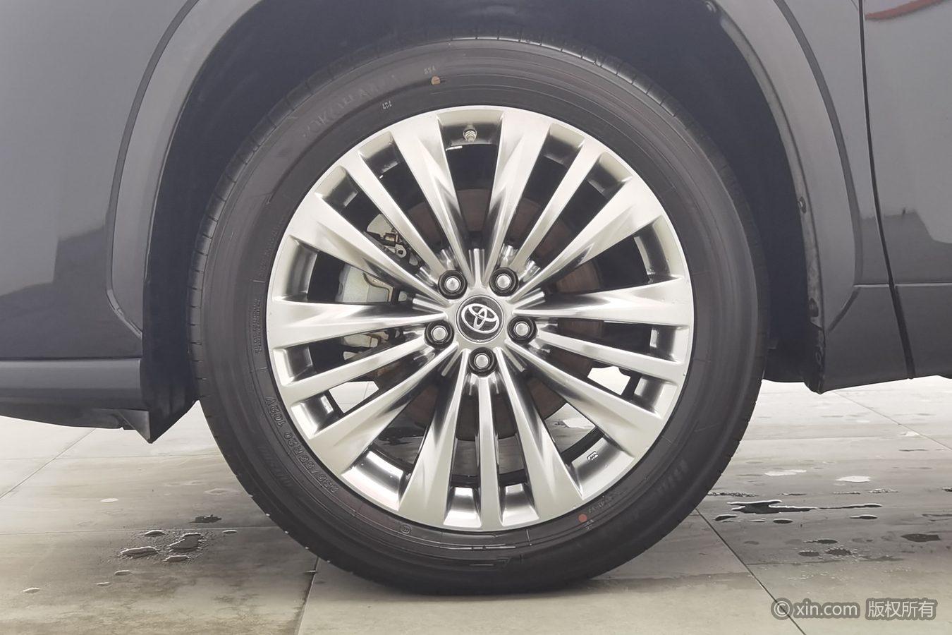 Toyota Highlander 2022 2.5L Luxury 7 мест