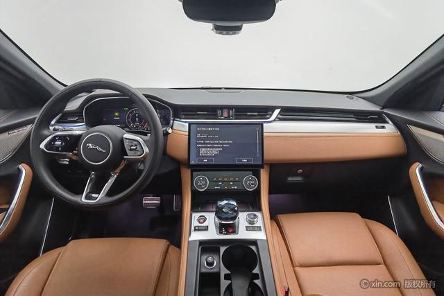 Jaguar F-PACE 2024 P 250 R-Dynamic SE — фото 12