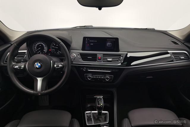 BMW 1-Series 2020 120i M — фото 13