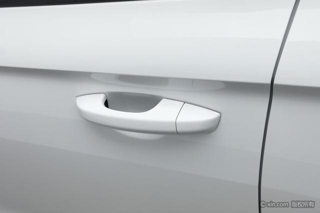 Geely Emgrand 2025 4 1.5 L MT — фото 9