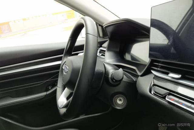 Geely Emgrand 2025 4 1.5 L MT — фото 11