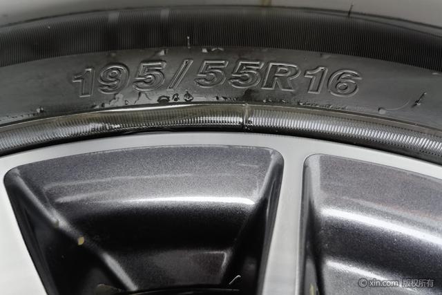 Geely Emgrand 2025 4 1.5 L MT — фото 10