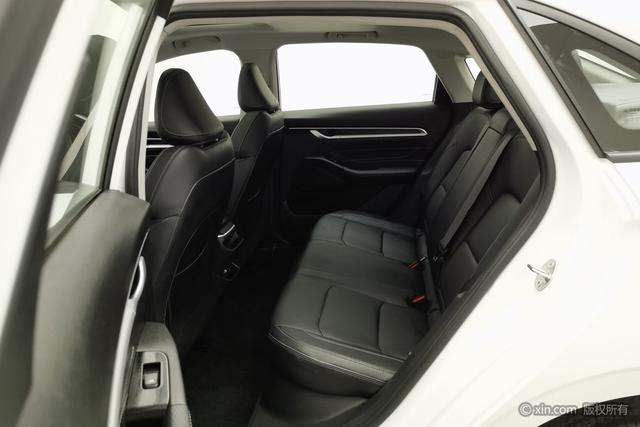 Geely Emgrand 2025 4 1.5 L MT — фото 20